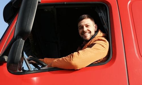 L’autista privato è un soggetto che si occupa del trasporto di persone o merci, utilizzando un mezzo proprio o dell’azienda presso cui lavora o del cliente che lo ha ingaggiato